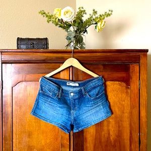 Levi Shorts Size 5